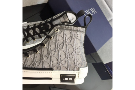 DR B23 Sneakers