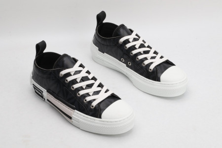 DR B23 Sneakers