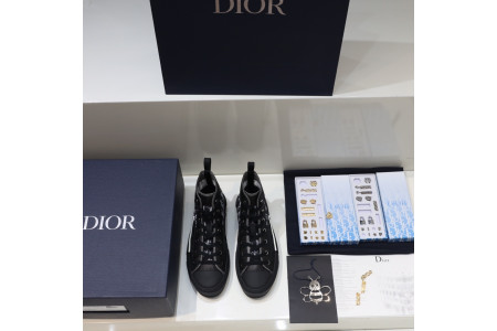 DR B23 Sneakers