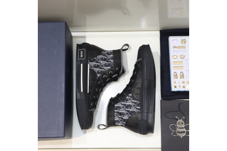 DR B23 Sneakers