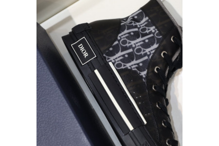 DR B23 Sneakers