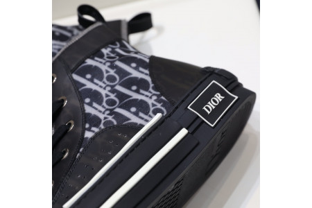 DR B23 Sneakers