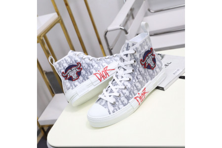 DR B23 Sneakers
