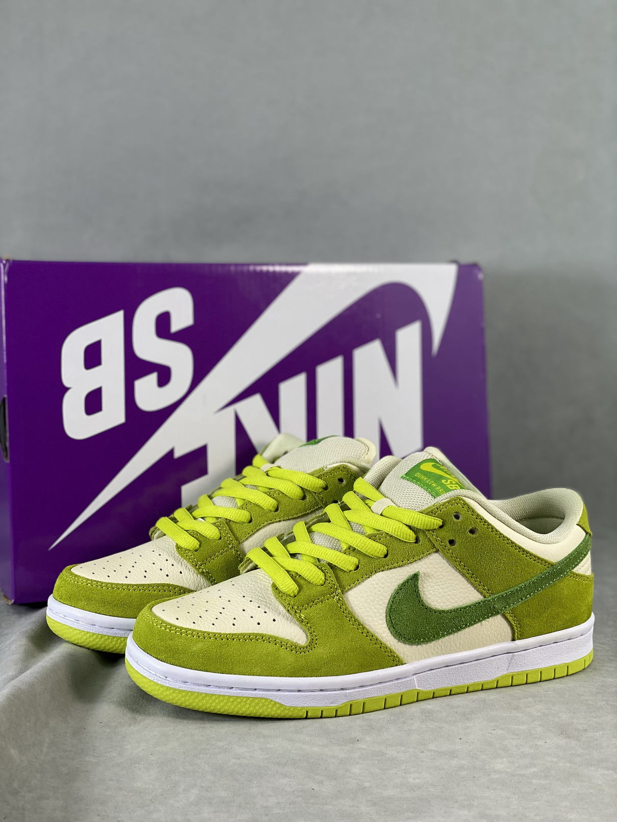 Nike SB Dunk Low Green Apple