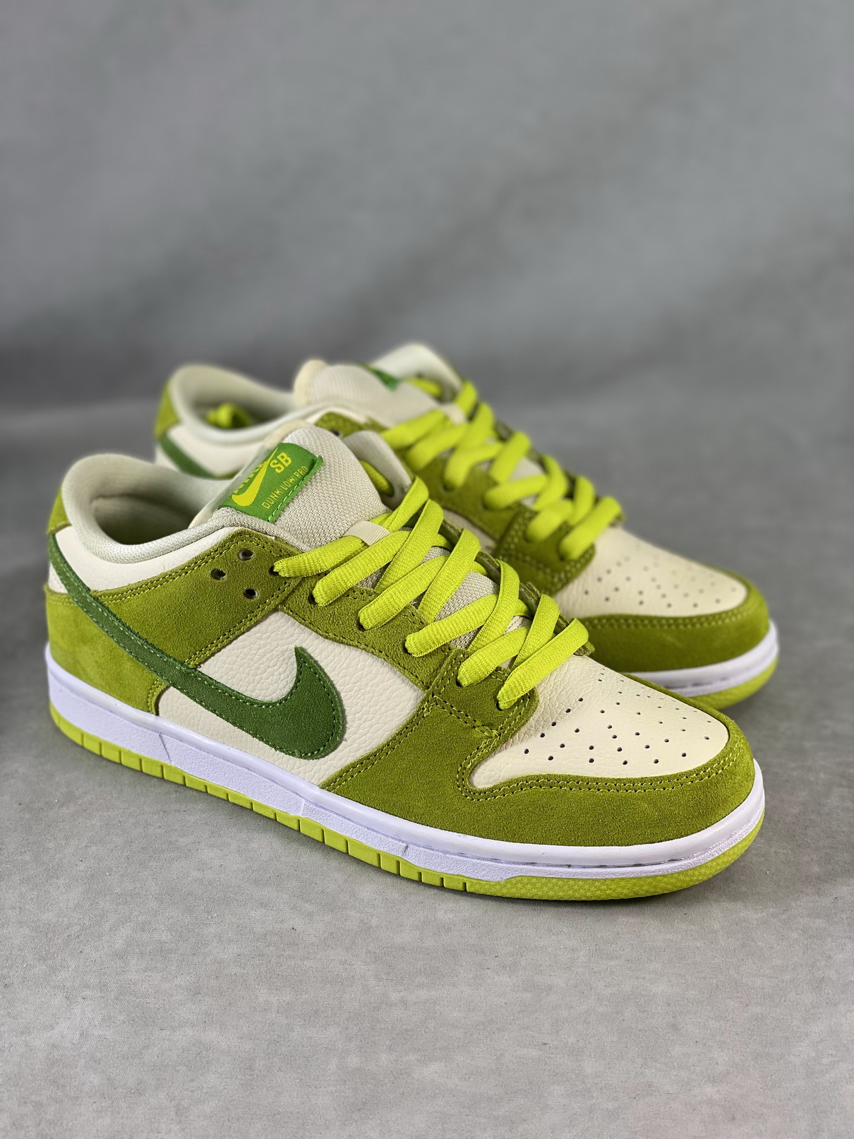 Nike SB Dunk Low Green Apple