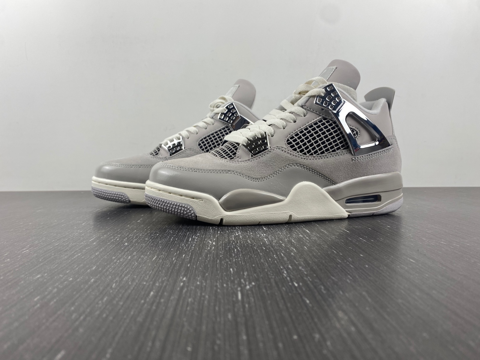 Jordan 4 Retro Frozen Moments