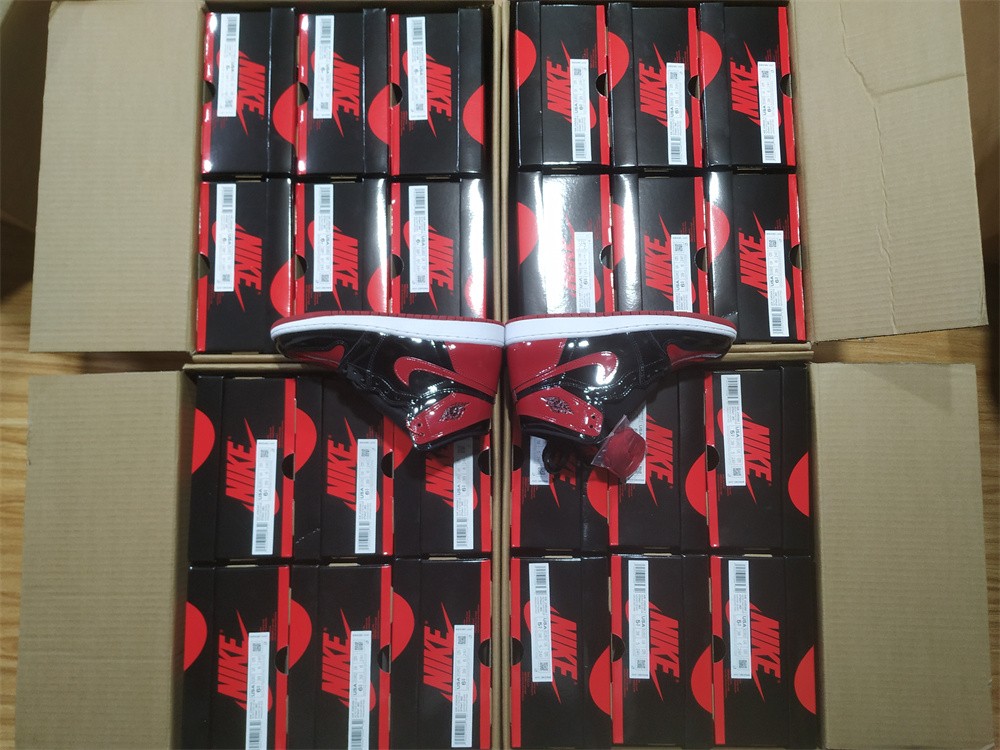 Air Jordan 1 High OG Bred Patent 555088-063