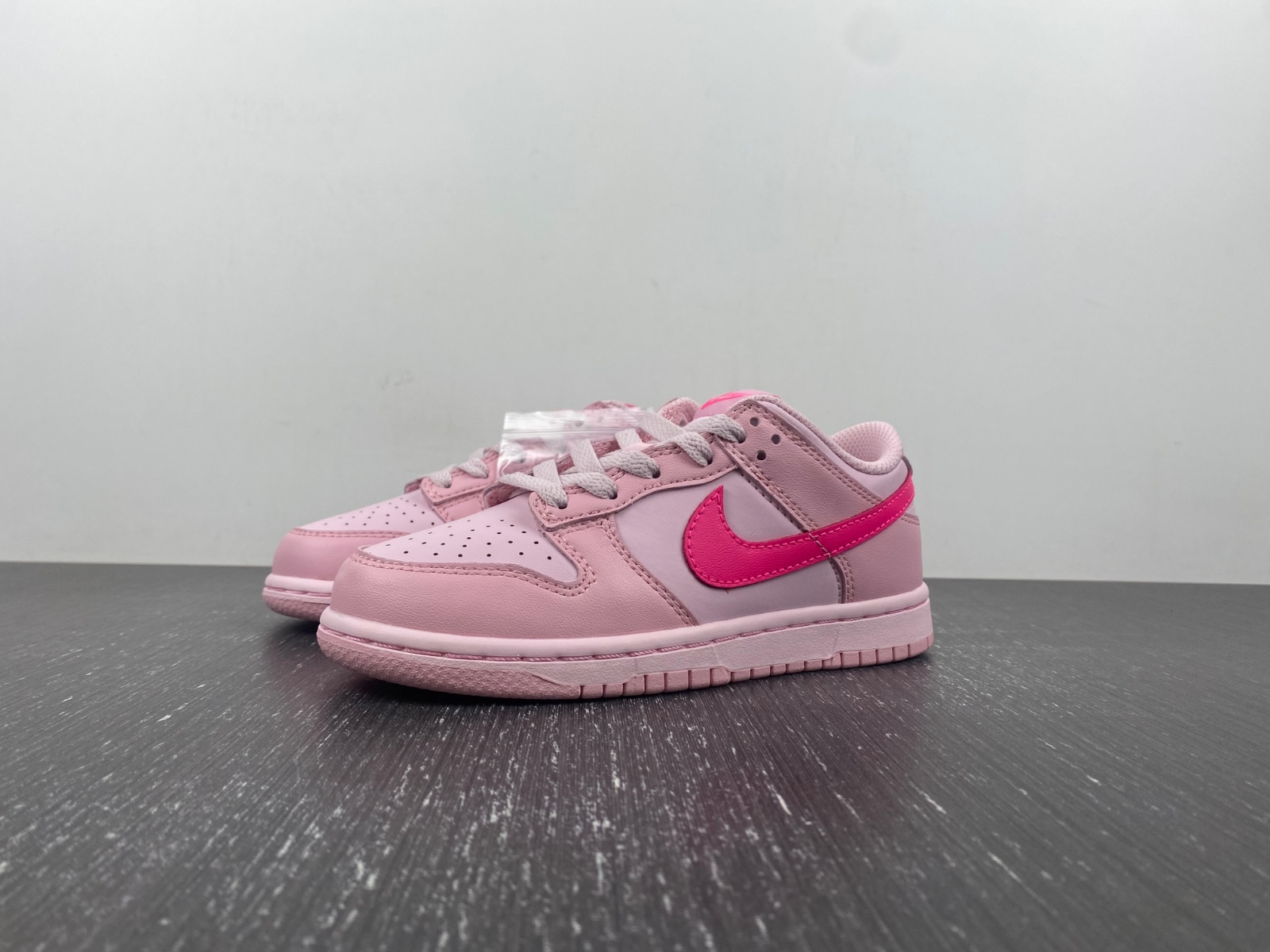 Nike Dunk Low Triple Pink