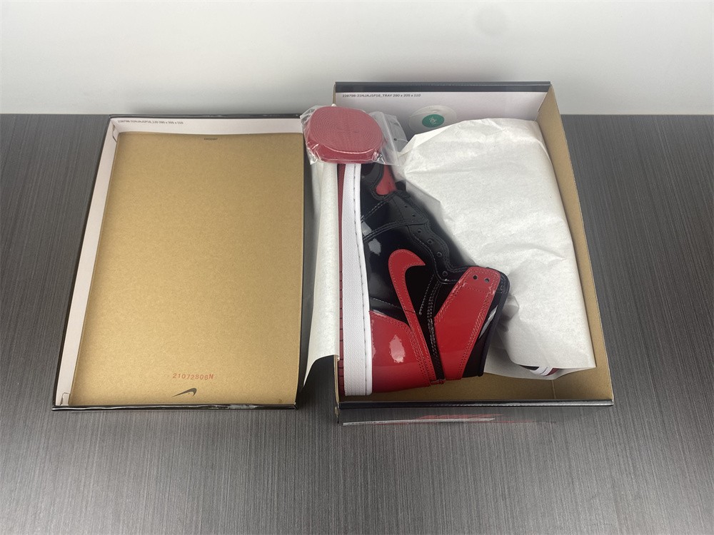 Air Jordan 1 High OG Bred Patent 555088-063