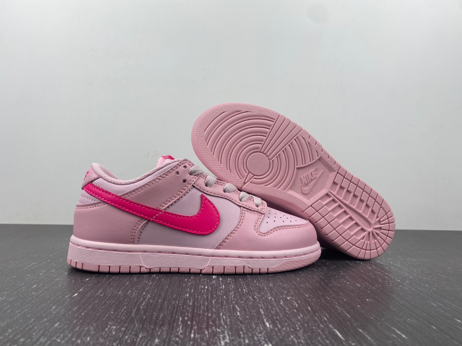 Nike Dunk Low Triple Pink