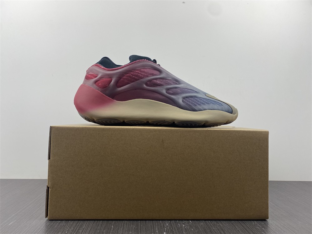 Adidas Yeezy 700 V3 Fade Carbon GW1814