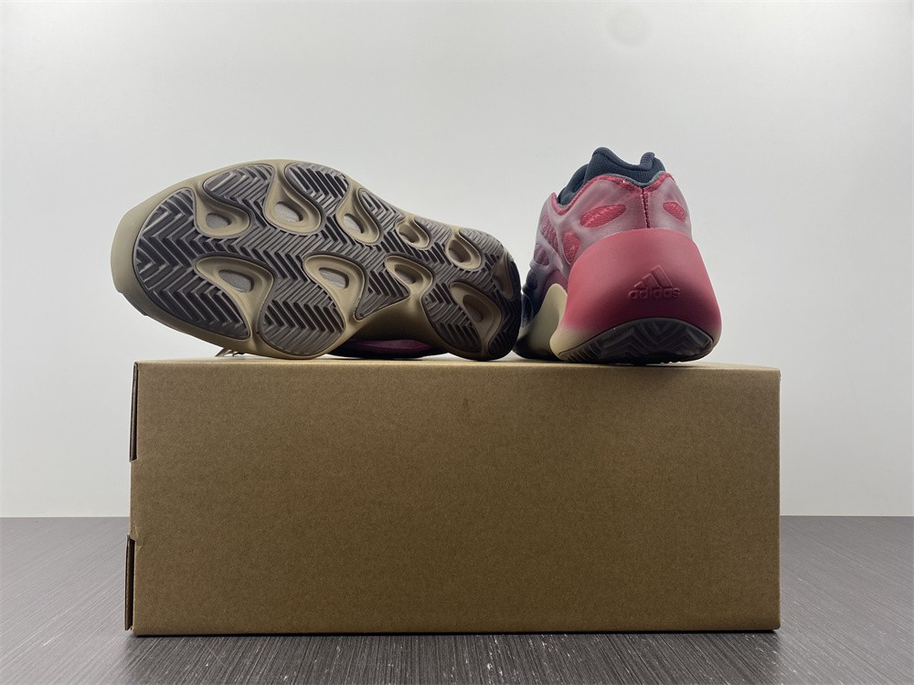 Adidas Yeezy 700 V3 Fade Carbon GW1814