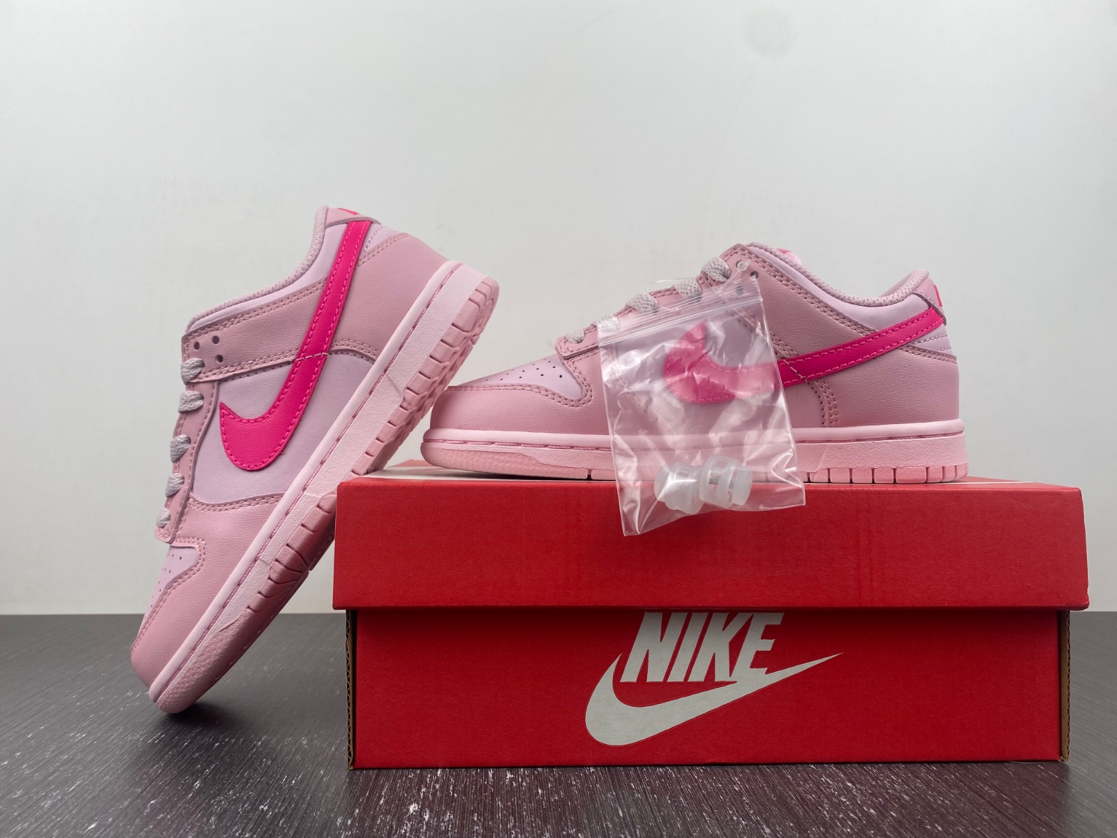 Nike Dunk Low Triple Pink