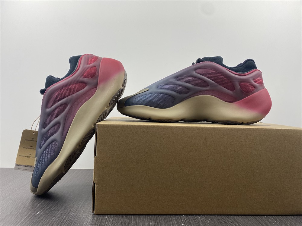 Adidas Yeezy 700 V3 Fade Carbon GW1814