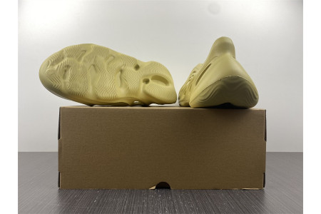 Adidas Yeezy Foam RNNR Sulfur GV6775