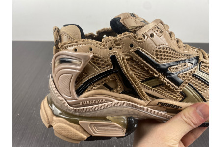 BLCG RUNNER SNEAKER 677403 W2RA5 0126