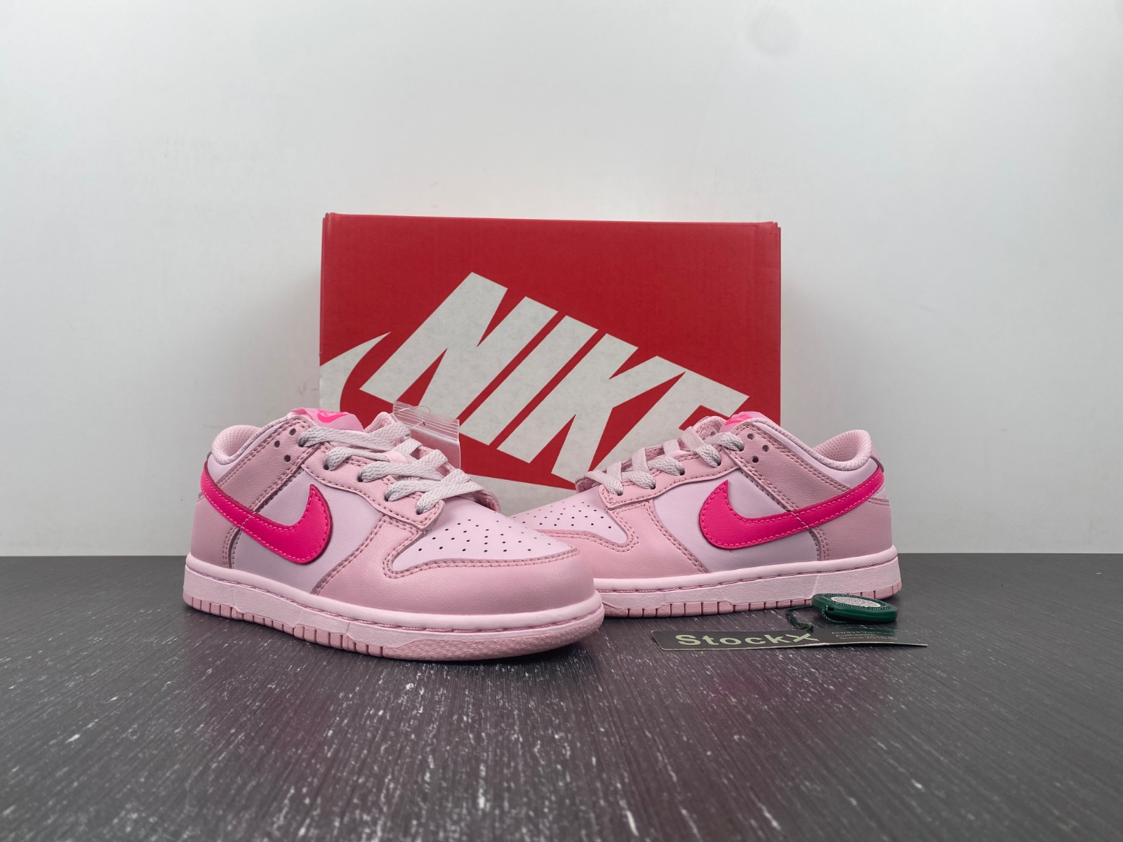 Nike Dunk Low Triple Pink