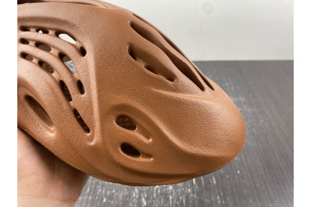 Adidas Yeezy Foam RNR Clay Red HP5335