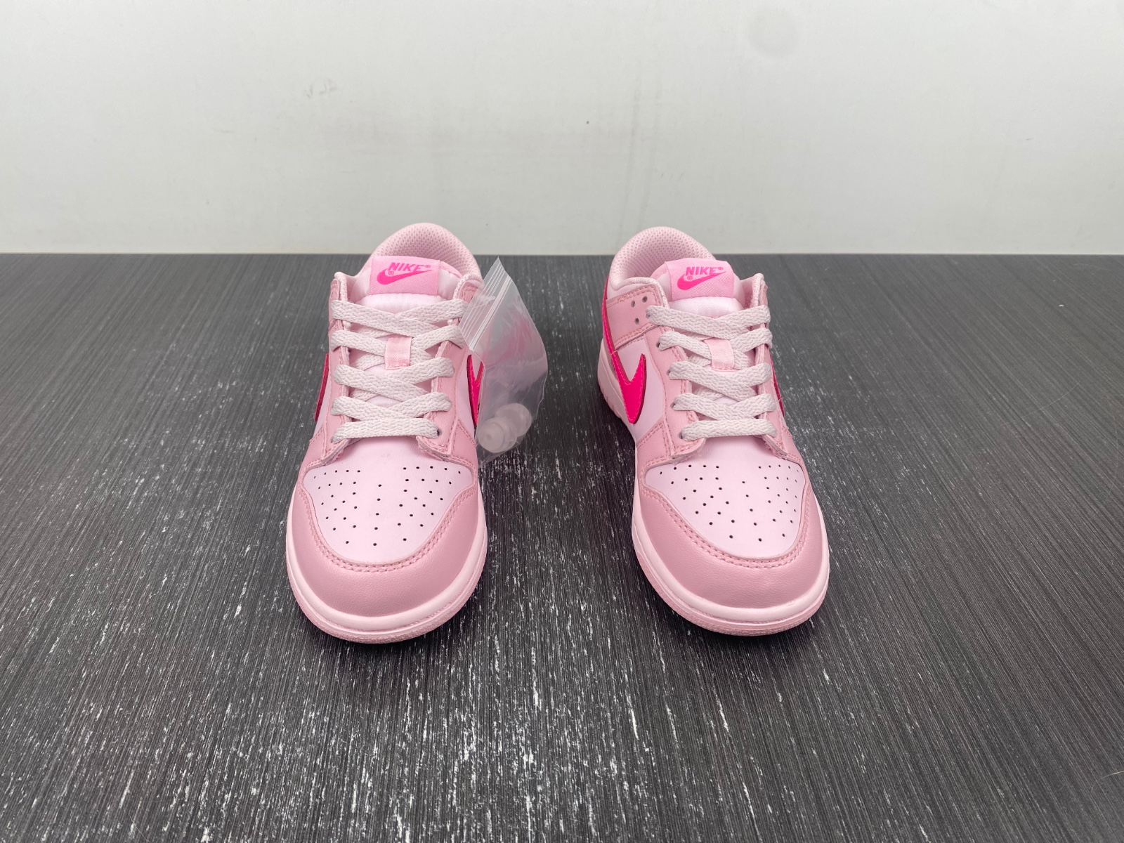 Nike Dunk Low Triple Pink