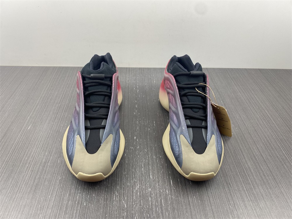 Adidas Yeezy 700 V3 Fade Carbon GW1814