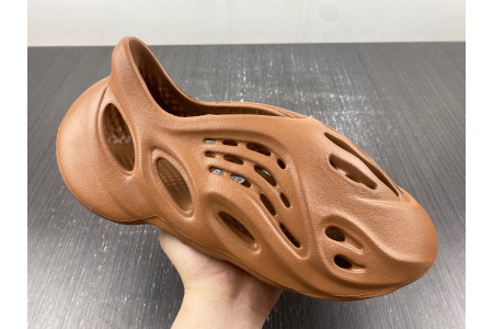 Adidas Yeezy Foam RNR Clay Red HP5335