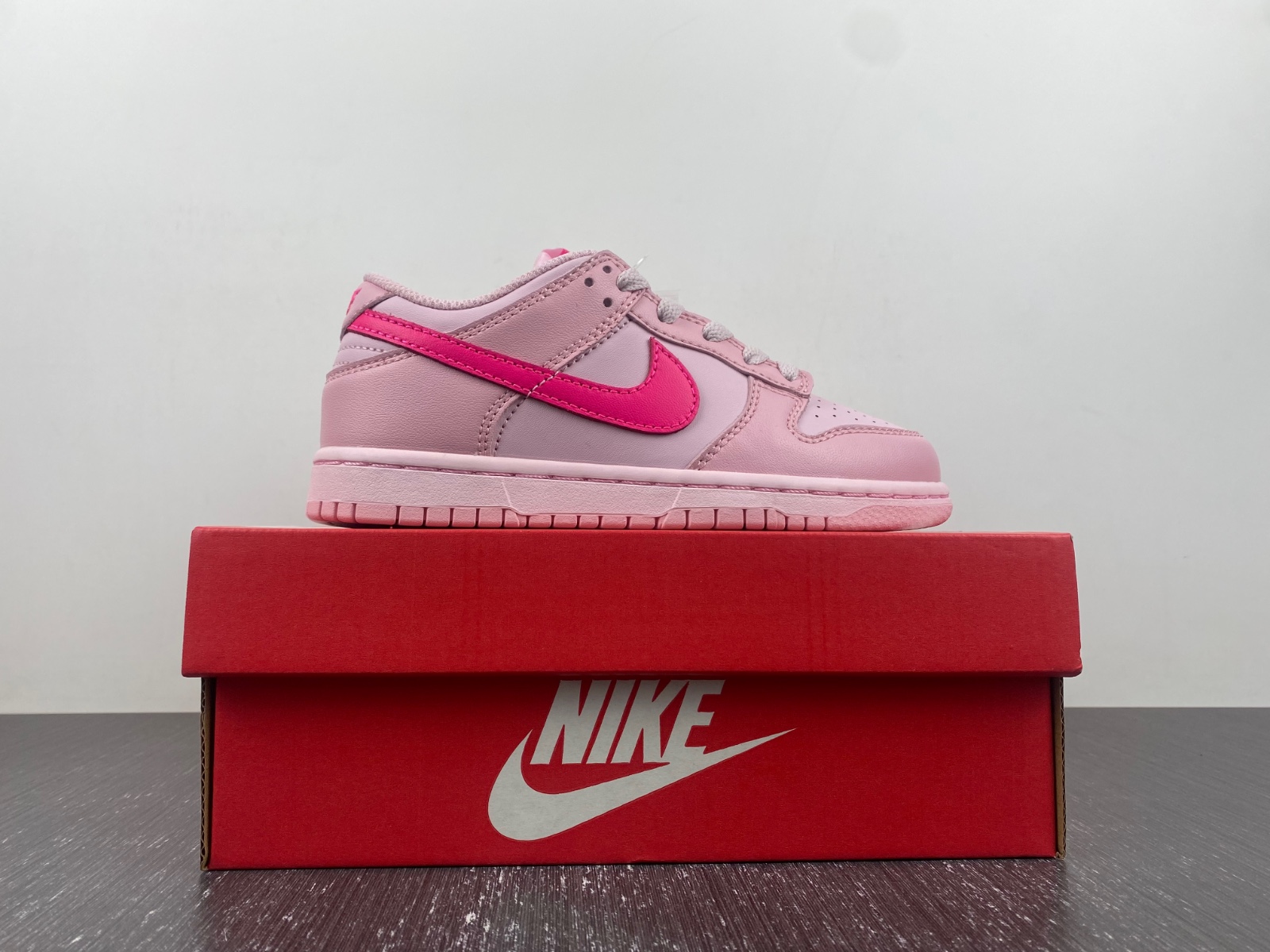 Nike Dunk Low Triple Pink