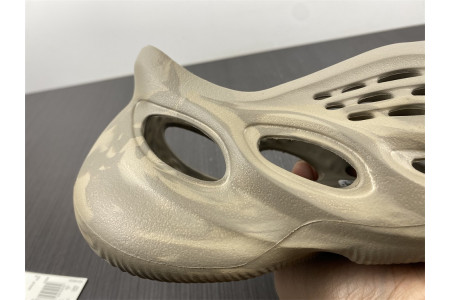 Adidas Yeezy Foam RNNR Stone Sage GX4472