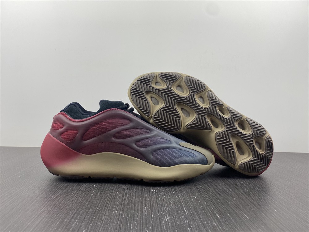 Adidas Yeezy 700 V3 Fade Carbon GW1814
