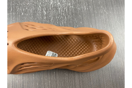 Adidas Yeezy Foam RNR Clay Red HP5335