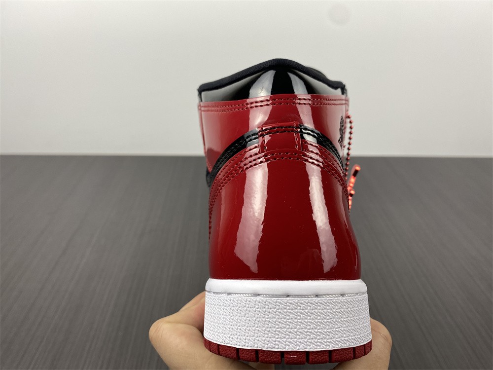 Air Jordan 1 High OG Bred Patent 555088-063