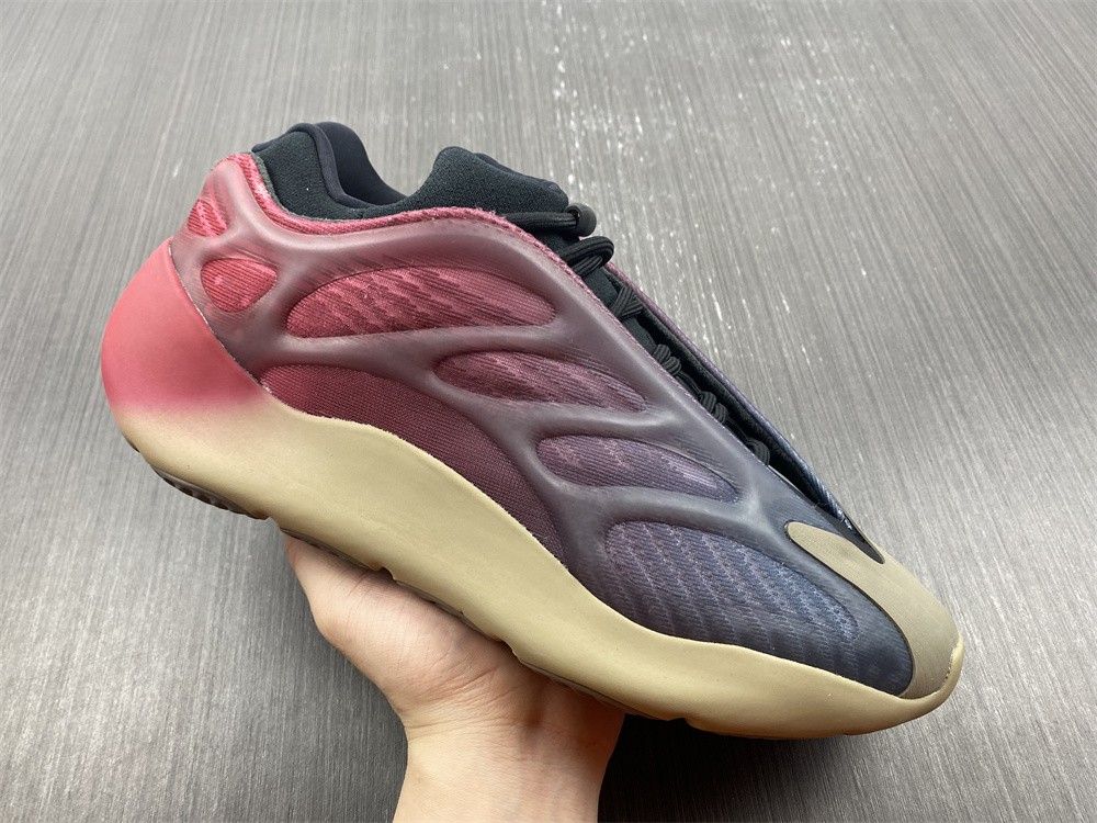 Adidas Yeezy 700 V3 Fade Carbon GW1814
