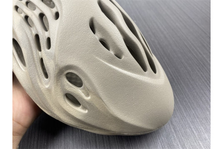 Adidas Yeezy Foam RNNR Stone Sage GX4472