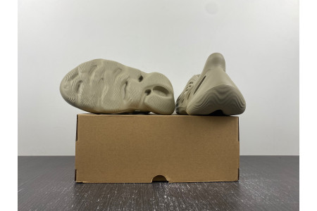 Adidas Yeezy Foam RNR Stone Salt GV6840