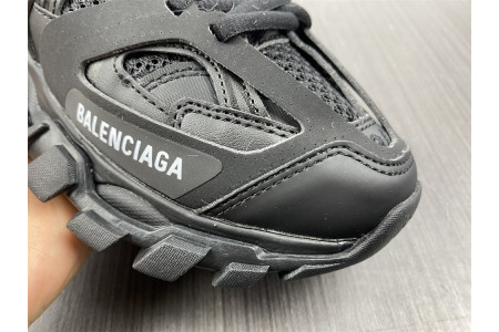 BLCG TRACK SNEAKER 668555 W3CQ6 1050