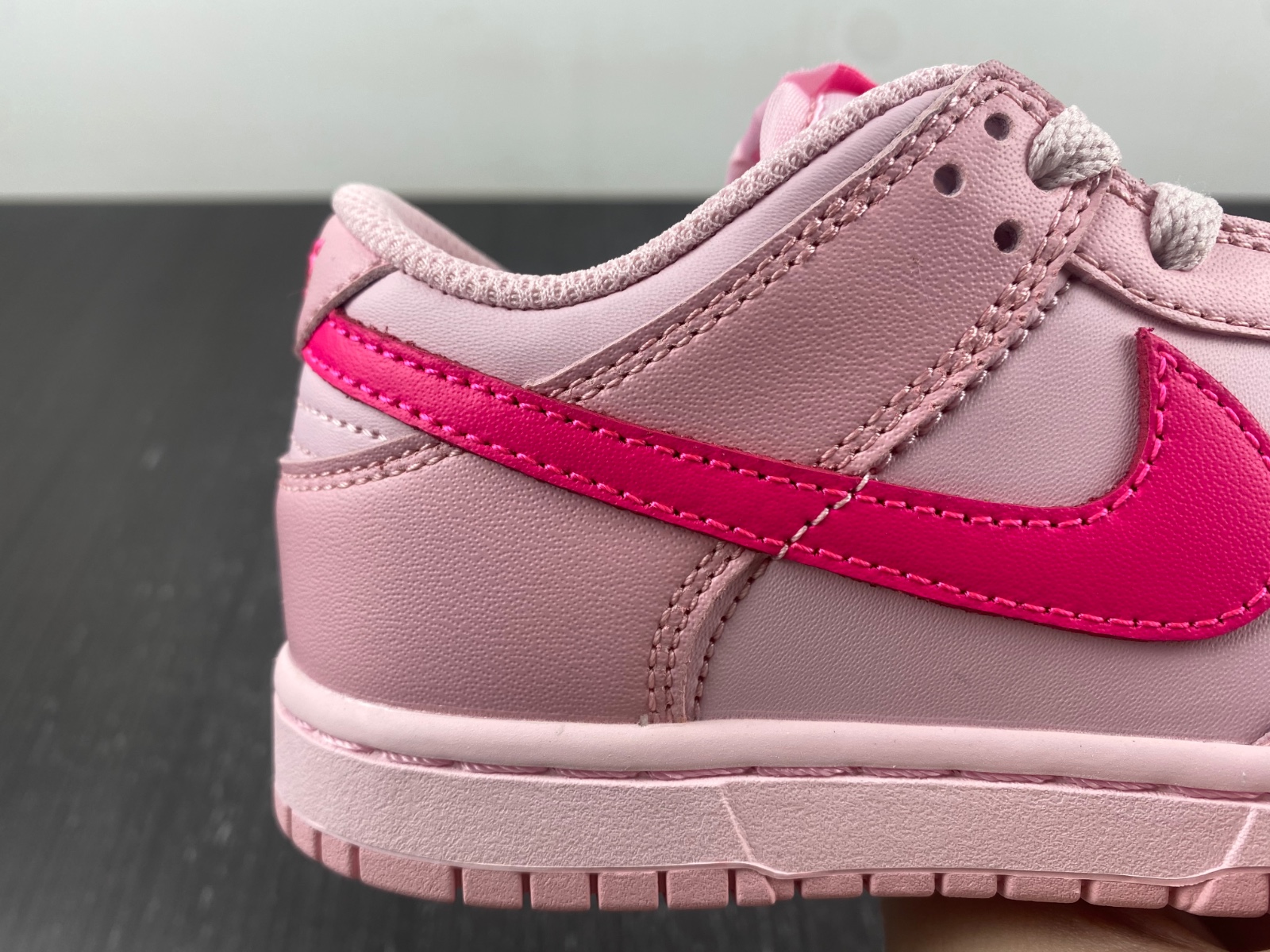 Nike Dunk Low Triple Pink