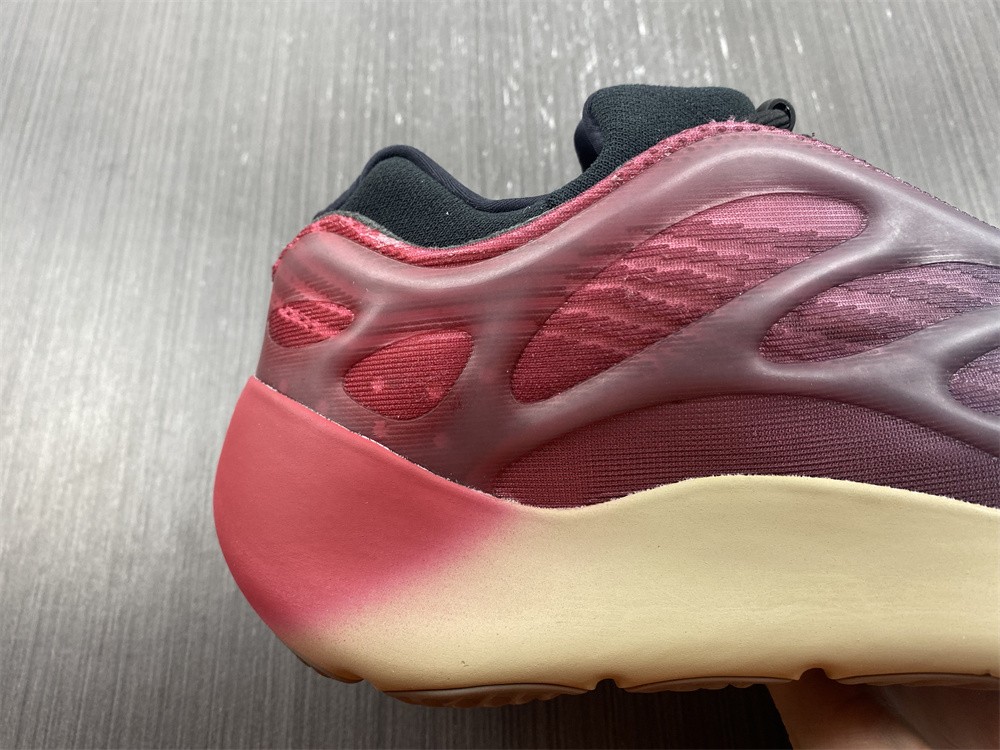 Adidas Yeezy 700 V3 Fade Carbon GW1814