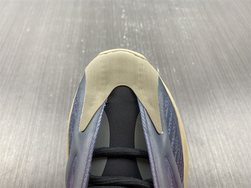 Adidas Yeezy 700 V3 Fade Carbon GW1814