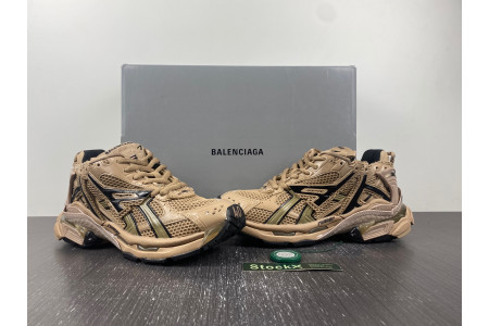 BLCG RUNNER SNEAKER 677403 W2RA5 0126