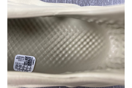 Adidas Yeezy Foam RNR Stone Salt GV6840