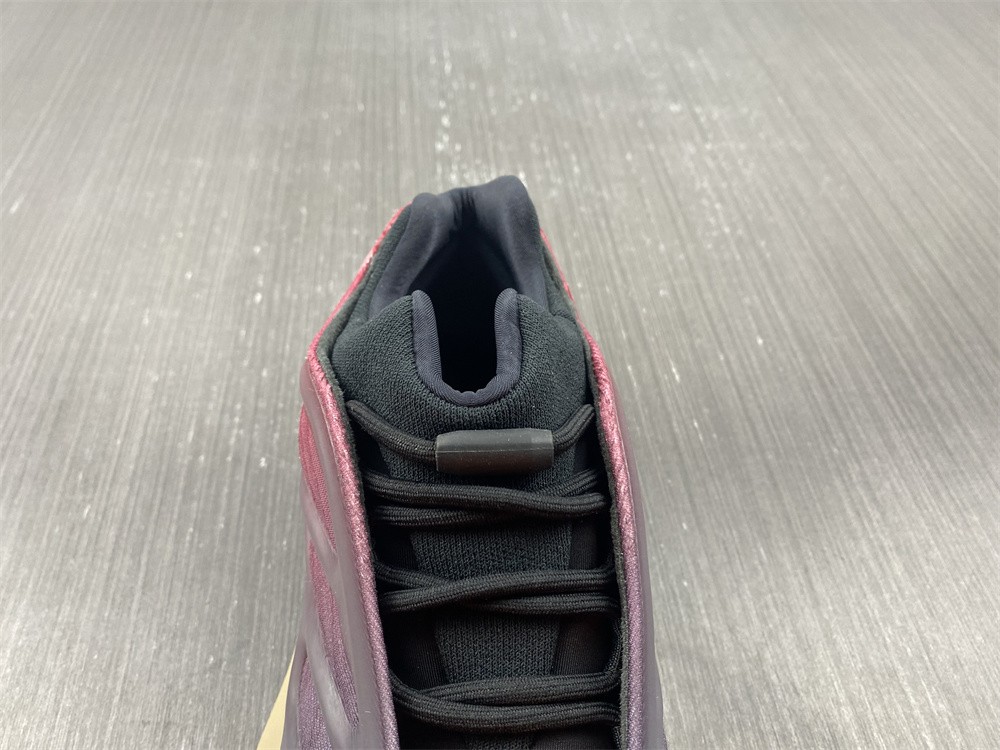 Adidas Yeezy 700 V3 Fade Carbon GW1814