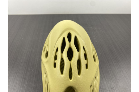 Adidas Yeezy Foam RNNR Sulfur GV6775
