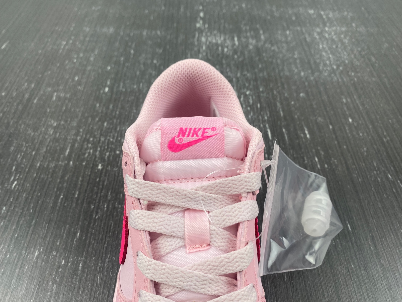 Nike Dunk Low Triple Pink