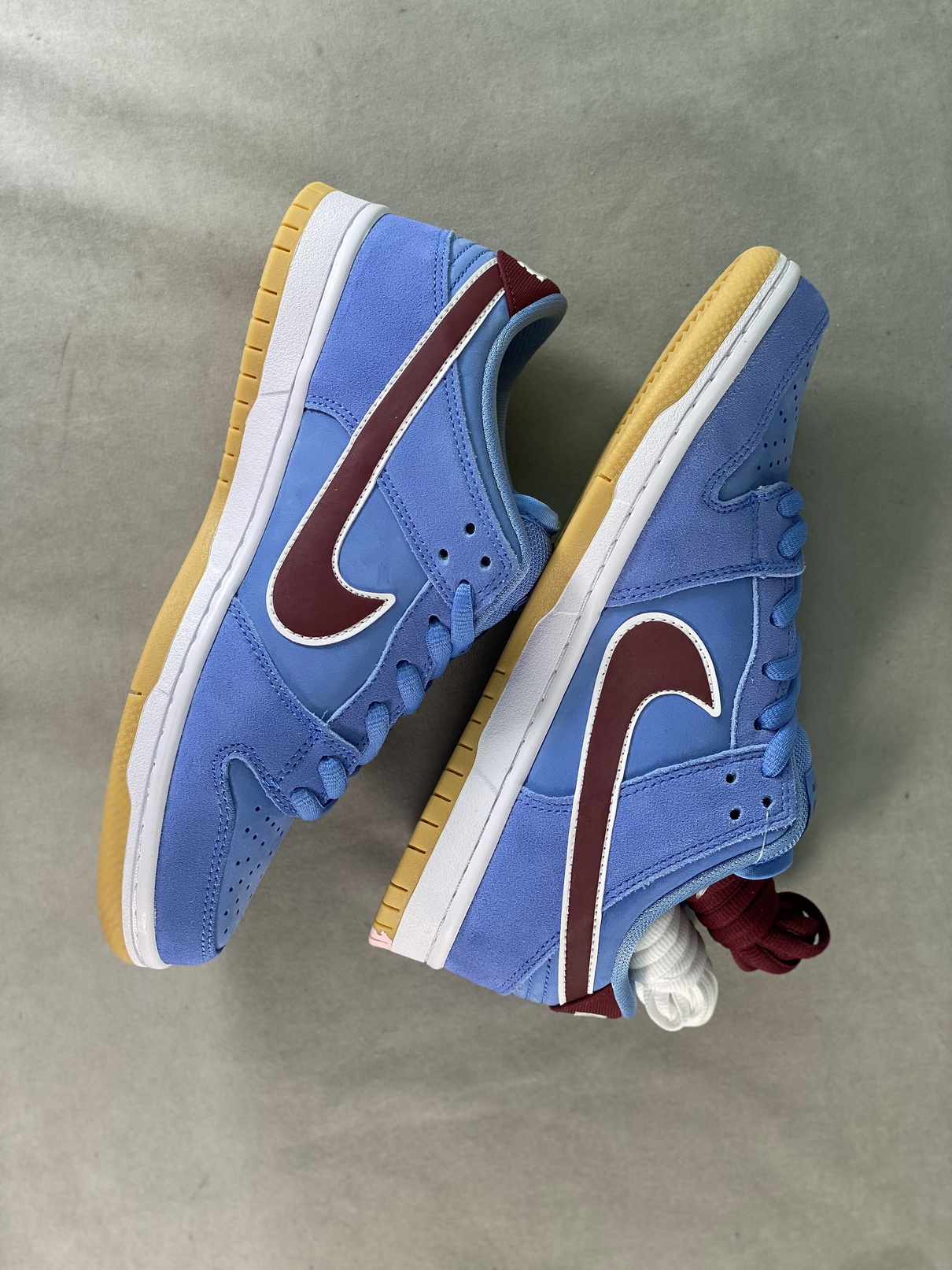 Nike SB Dunk Low Philadelphia Phillies