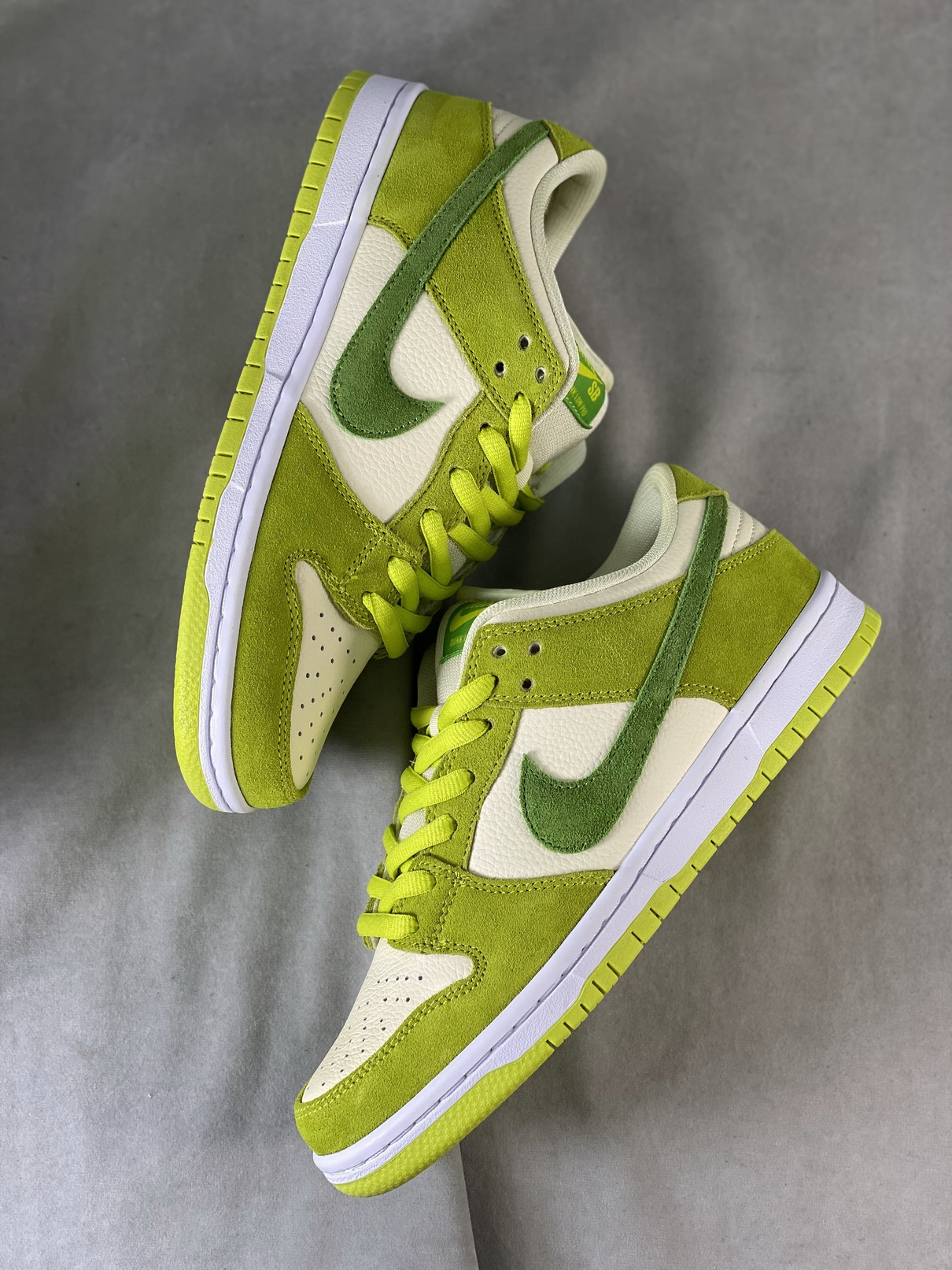 Nike SB Dunk Low Green Apple