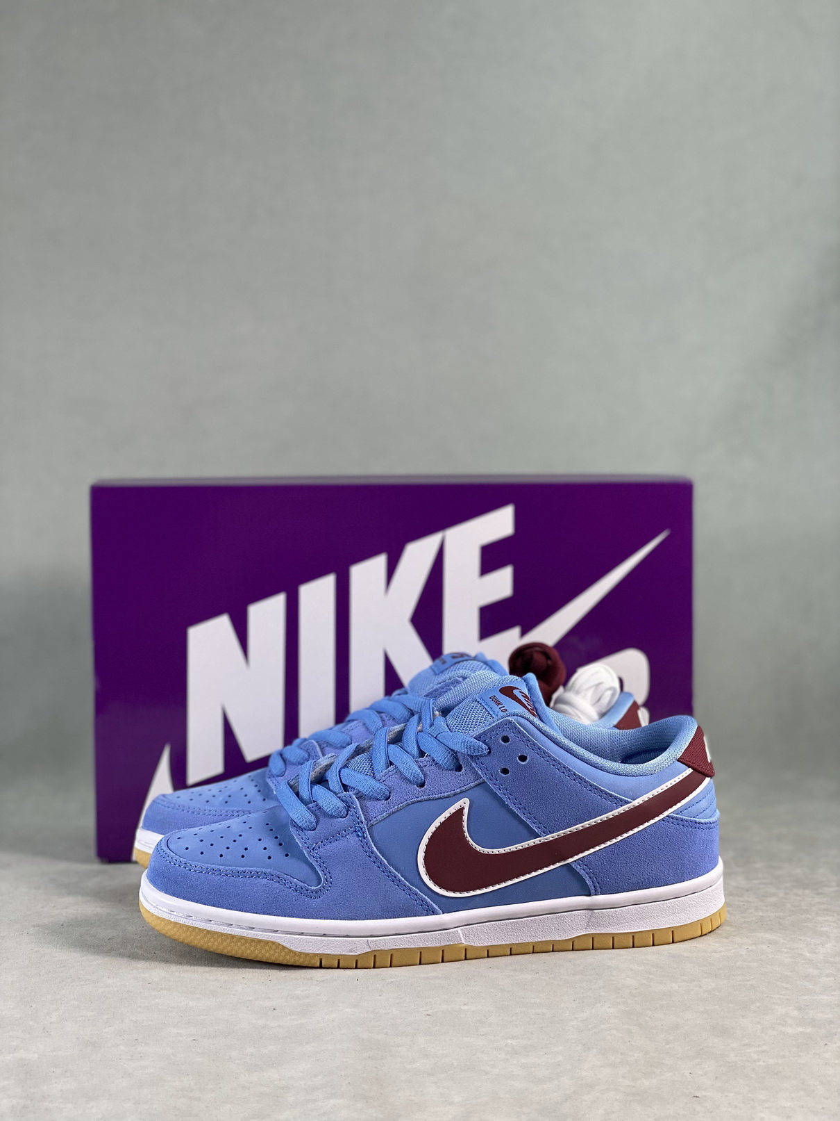 Nike SB Dunk Low Philadelphia Phillies