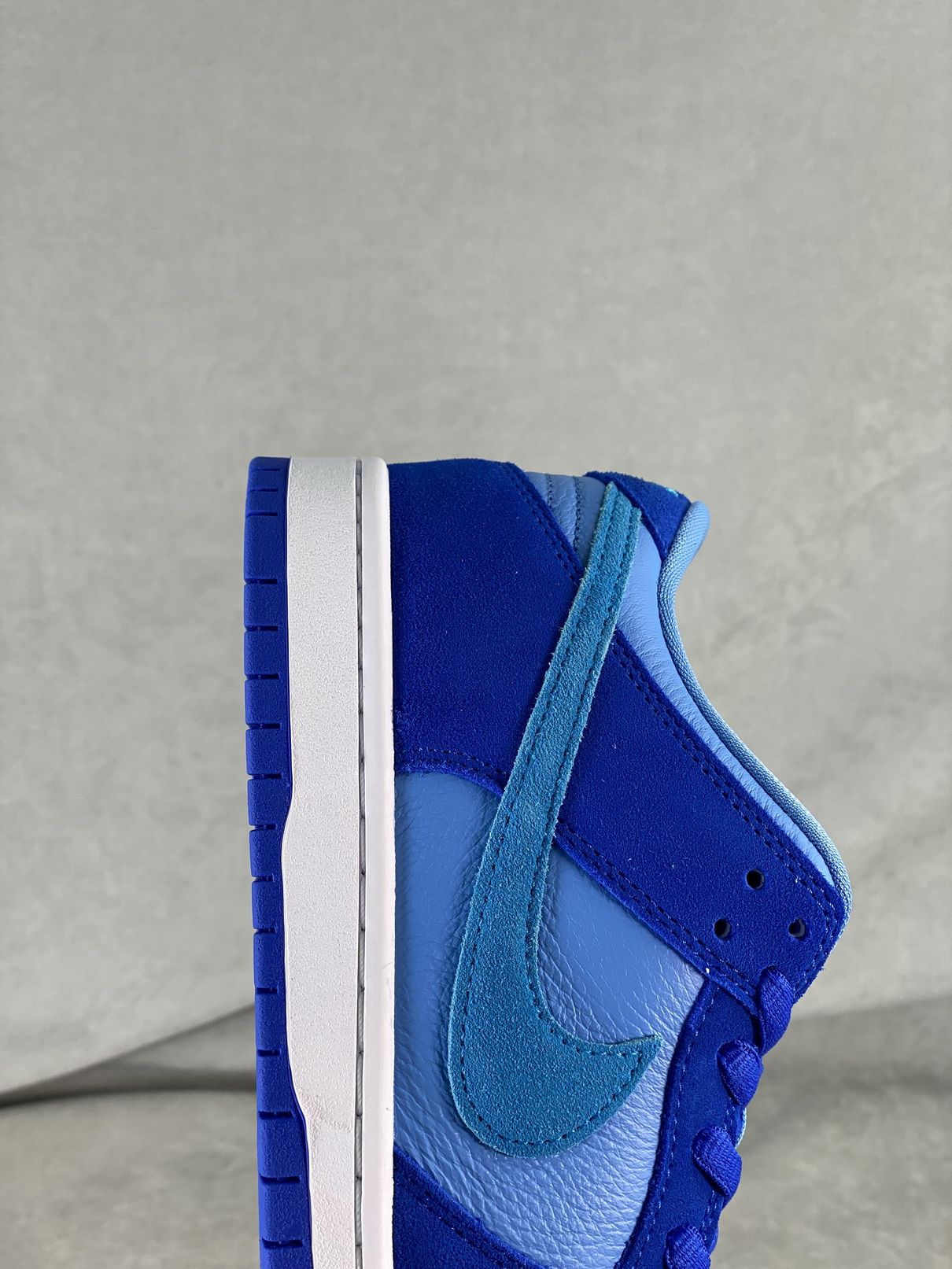 Nike SB Dunk Low Blue Raspberry
