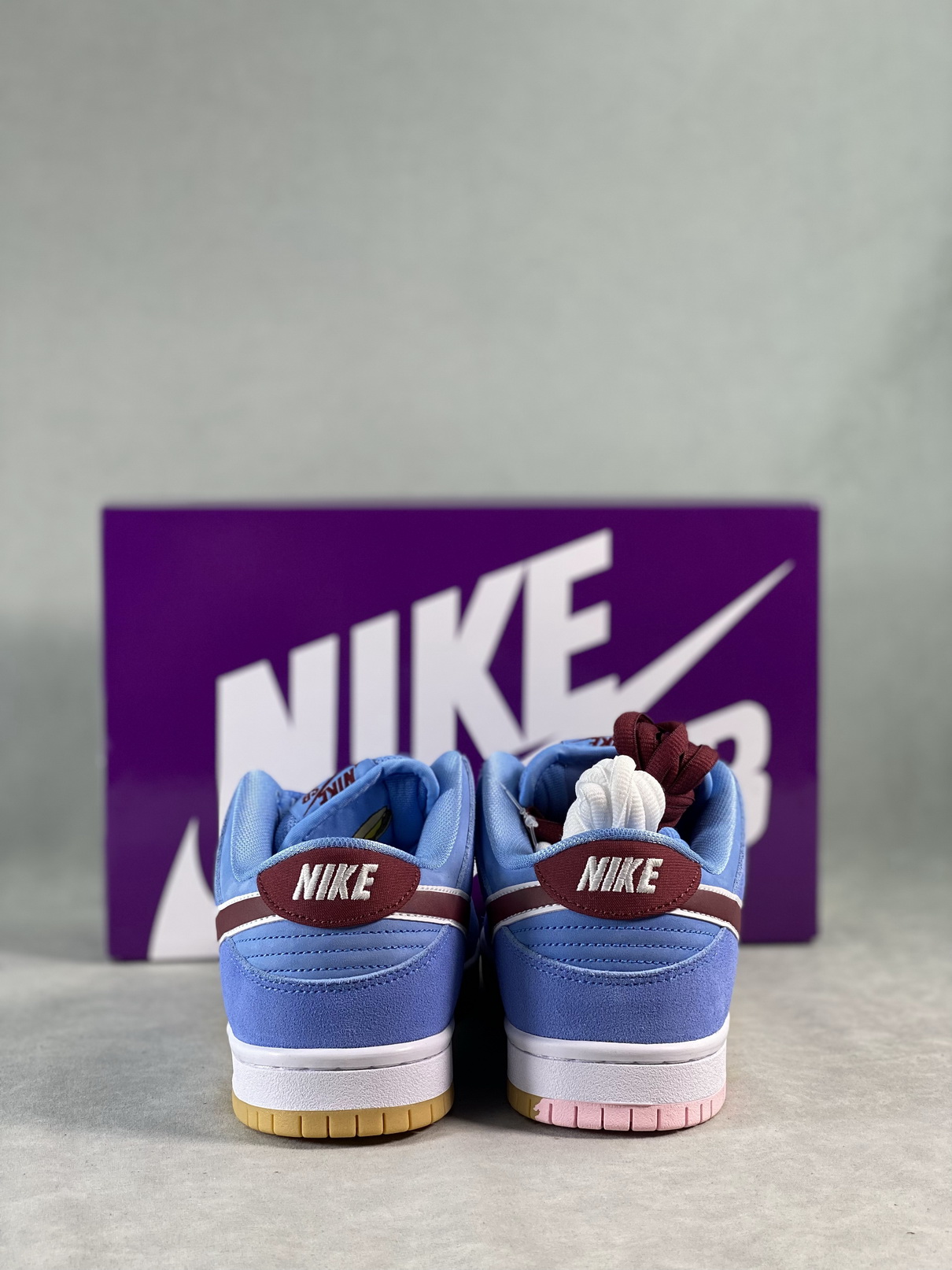 Nike SB Dunk Low Philadelphia Phillies
