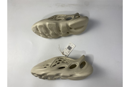 Adidas Yeezy Foam RNNR Sand FY4567