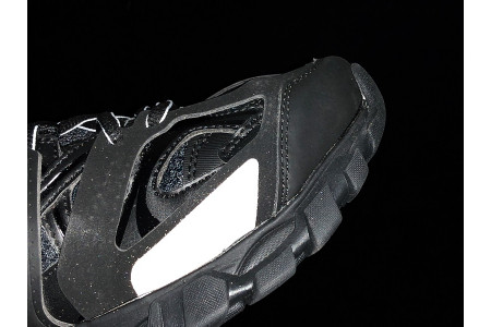 BLCG TRACK TRAINER ‘TRIPLE BLACK’ 542023 W1GB1 1000