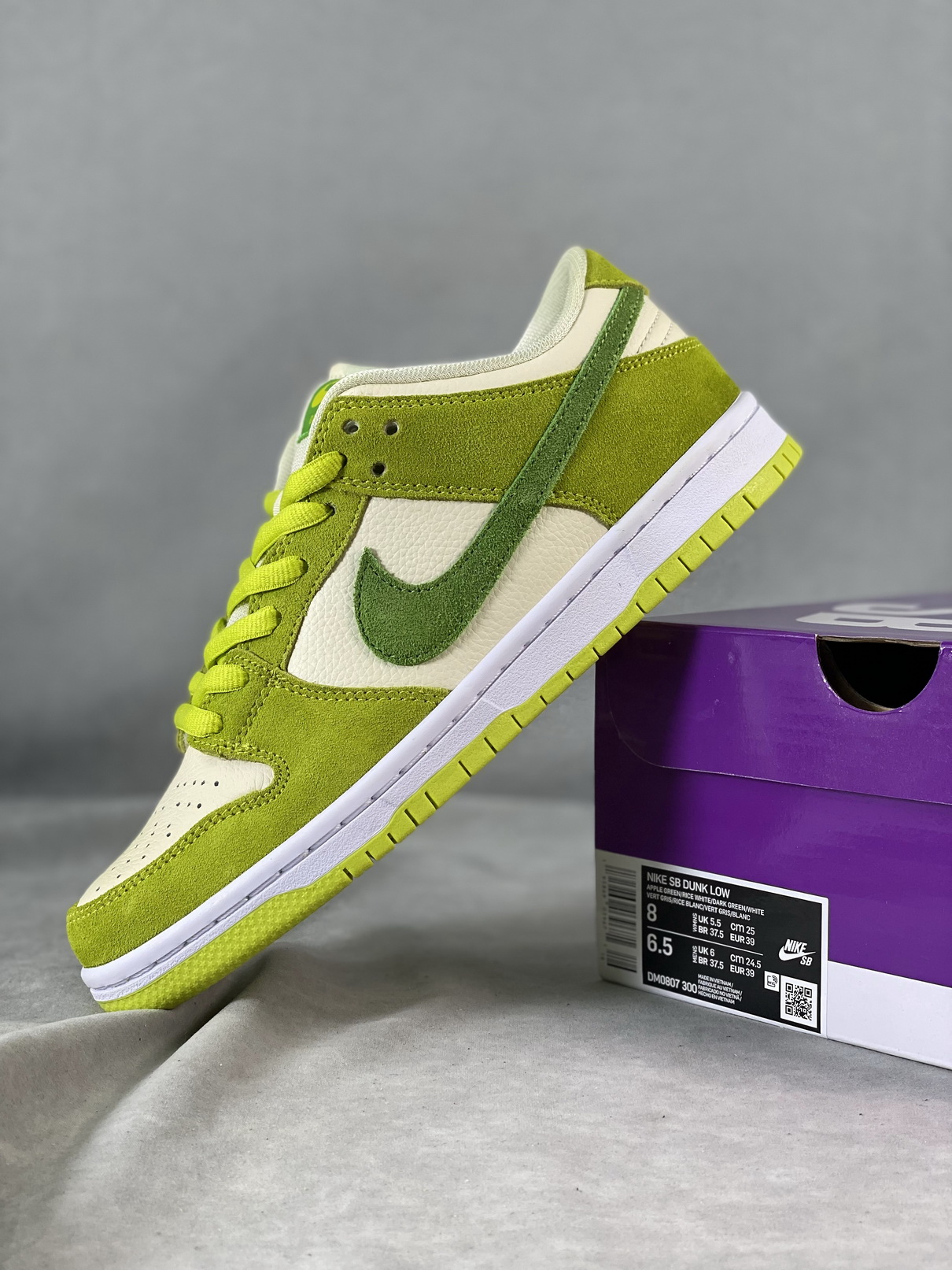 Nike SB Dunk Low Green Apple